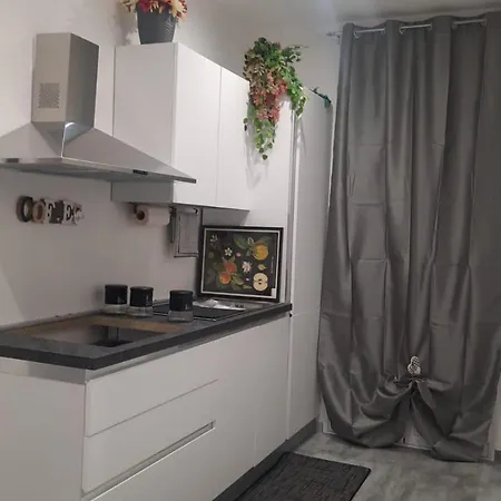 Diaz House Airport לינה וארוחת בוקר *